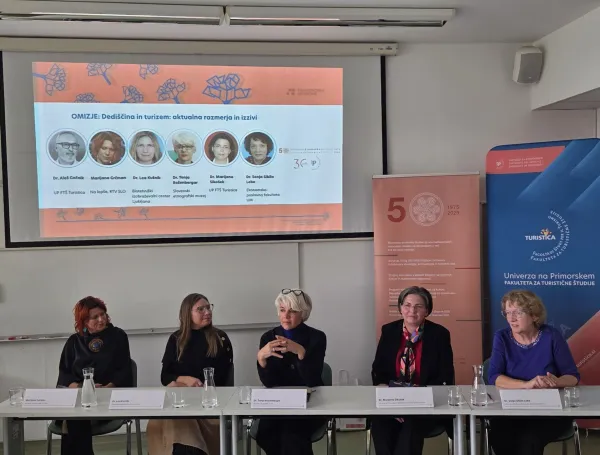 Od leve: Marjana Grčman (Na lep&scaron;e, RTV SLO), dr. Lea Kužnik (BIC Ljubljana), dr. Tanja Roženbergar (Slovenski etnografski muzej), dr. Marijana Siko&scaron;ek (UP FT&Scaron; Turistica), dr. Sonja Sibila Lebe (EPF UM)