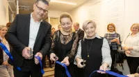 Ob prvi obletnici so pripravili slavnostni dogodek, seveda ni manjkal tudi razrez traku.