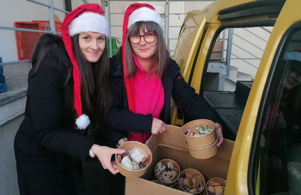 akcija Pecivo za starej&scaron;e obdaritev starostnikov s pecivom na domuCenter za pomoč na domu Nova Gorica