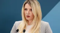 Ljubljana, vlada.Izjava za medije po seji vlade.Drzavna sekretarka v notranjem ministrstvu Tina Heferle.