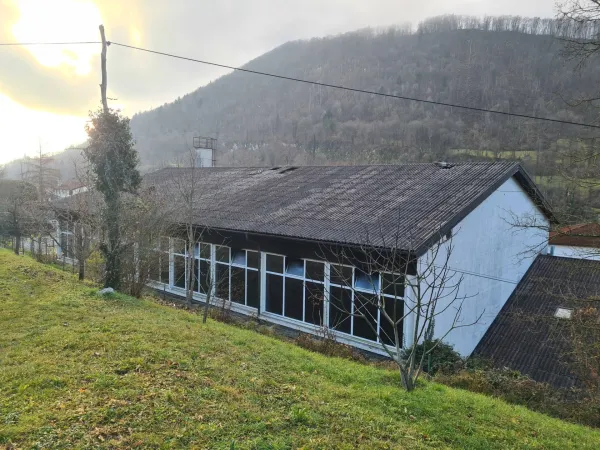 Pogorelo ostre&scaron;je telovadnice Osnovne &scaron;ole Du&scaron;ana Muniha Most na Soči
