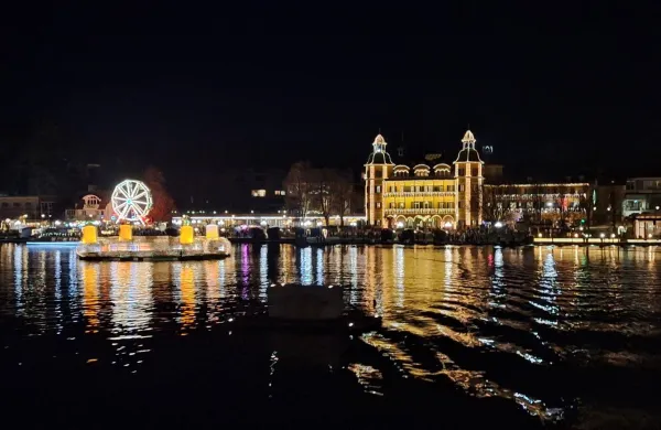 Vrba je najbolj okra&scaron;ena, z največ ponudbe, a &scaron;e zmeraj vlada spro&scaron;čeno vzdu&scaron;je brez stresa. 
