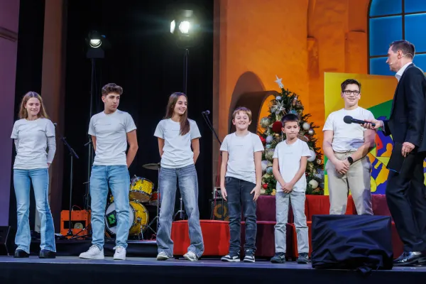 Zmagovalci so imeli na odru namestnike