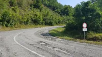 Stara &Scaron;marska cesta je preluknjana kot &scaron;vicarski sir