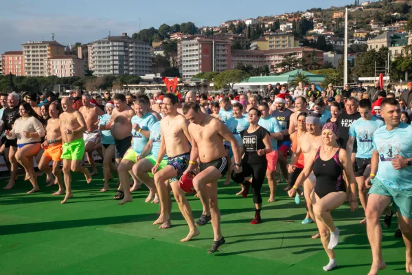 Portoro?, 01.01.2026Novoletni skok v morje 2026
