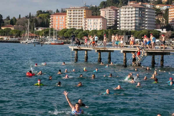 Portoro?, 01.01.2026Novoletni skok v morje 2026