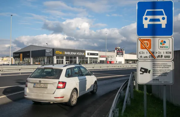 Vinjete za osebna vozila na obalni &scaron;tiripasovnici z dana&scaron;njim dnem niso več potrebne.