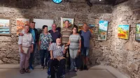Vojko Ga&scaron;perut v Kra&scaron;ki hi&scaron;i v Repnu s prijatelji in obiskovalci razstave 