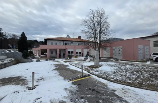 Učence in zaposlene na O&Scaron; Komen je danes izdalo centralno ogrevanje.