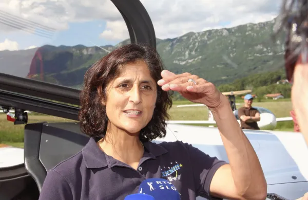 Astronutka Nasa slovenskega rodu Sunita Williams na obisku in poletu s Pistrelovimi letaliAstronutka Nasa slovenskega rodu Sunita Williams na obisku in poletu s Pistrelovimi letalipolet s Panthero Pipistrel