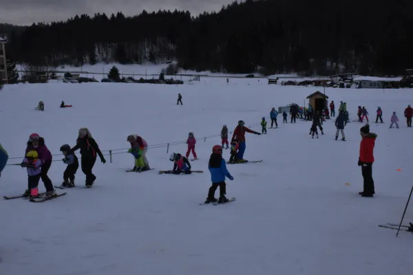 Ski Bor Črni Vrh nad Idrijo otro&scaron;ki poligon