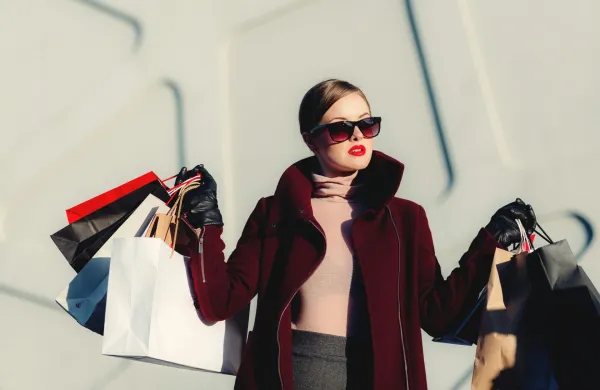 Poceni moda s kitajskih spletnih platform, kot sta Temu in Shein, ogroža zdravje ljudi in okolje.
