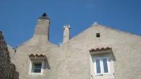 Lubenice, otok Cres, Hrva&scaron;ka, 378 m.n.m. utrdbeno mesto na skalnem previsu, kamnite hi&scaron;e, obnovljene