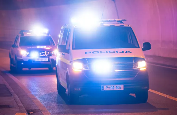 intervencija, modre luči, akcija policija