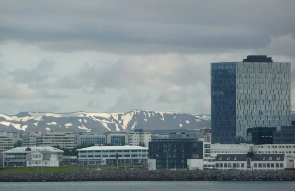 Islandija, Reykjavik, gradnje, ledeniki v ozadju