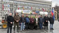 Nevladne organizacije s področja kmetijstva so na vlado naslovile seznam zahtev za za&scaron;čito slovenskih kmetov in potro&scaron;nikov.