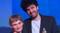 Marina Gumzi in Igor Bezinović po prejemu evropske filmske nagrade za najbolj&scaron;i dokumentarec