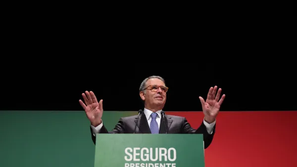 Jose Antonio Seguro na volitvah zastopa barve socialistov.