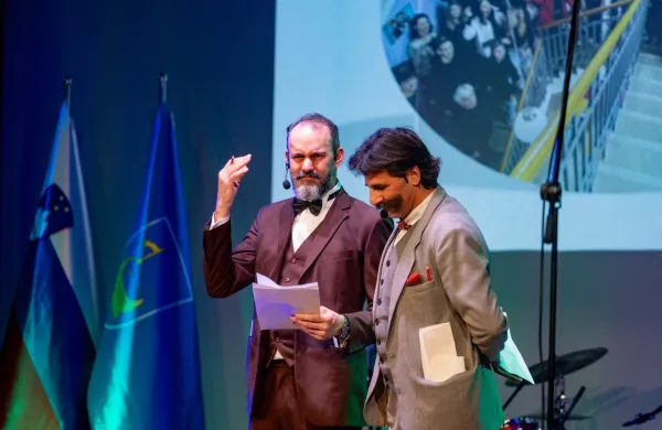 &ldquo;Dragotin Kette je bil političen, ker je pisal z družbenega roba&rdquo;