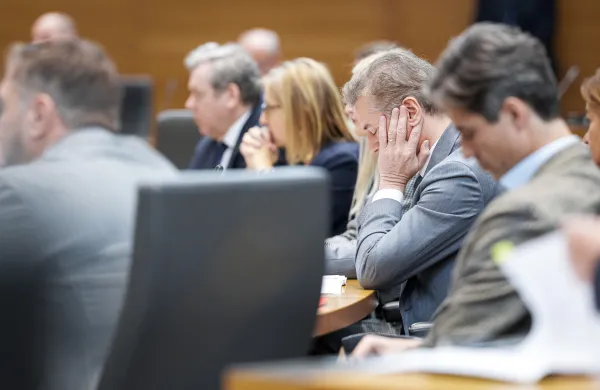 Ljubljana, Drzavni zbor.Zacetek redne seje DZ s poslanskimi vprasanji premierju Robertu Golobu in ministrski ekipi.
