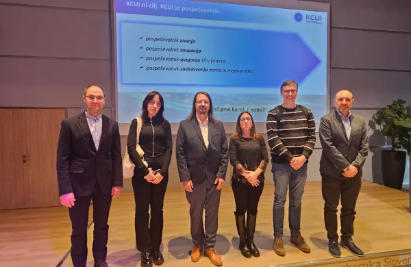 Dekan UP FAMNIT, dr. Ademir Hujdurović, Nata&scaron;a Miletić, dr. Jernej Vičič, rektorica Univerze na Primorskem dr. Klavdija Kutnar, dr. Marko Tkalčič in dr. Ernest Ženko
