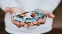 Denar varcevanje kriza gotovinaUnsplash.com NI POTREBEN PODPIS AVTORJA