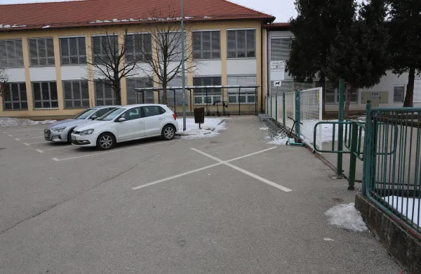Otroci so mo&scaron;kega mučili na dvori&scaron;ču Osnovne &scaron;ole Rače in tudi drugje.