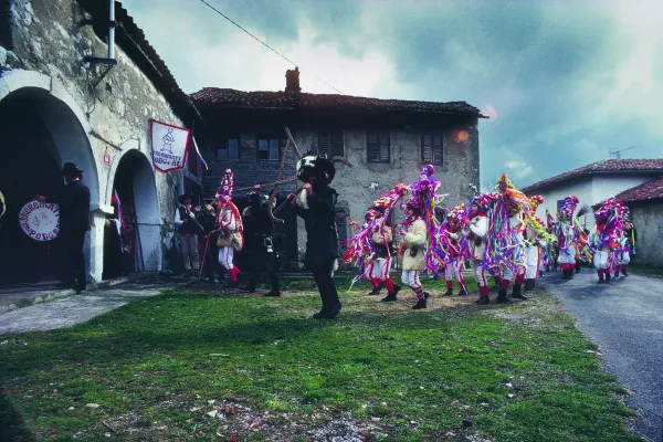 Karnevalska in pustna dedi&scaron;čina severozahodne Istre in Brkinov