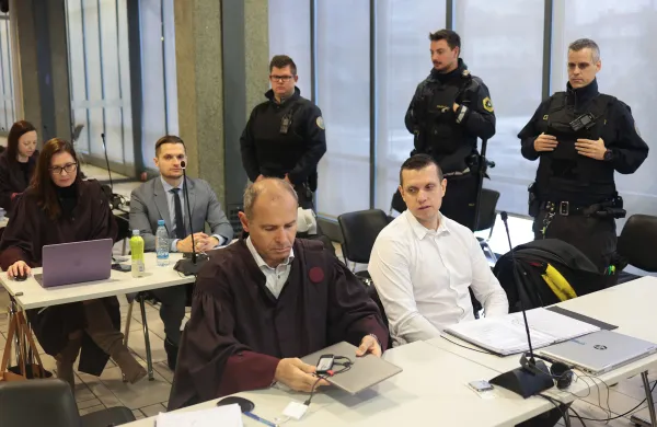 Sledi oblačil umorjenega so na&scaron;li v avtomobilih, ki so ju najeli obtoženi