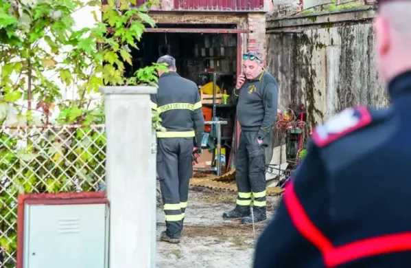 Preiskovalci pred hi&scaron;o Vita Mezzalire v Zdrav&scaron;činah