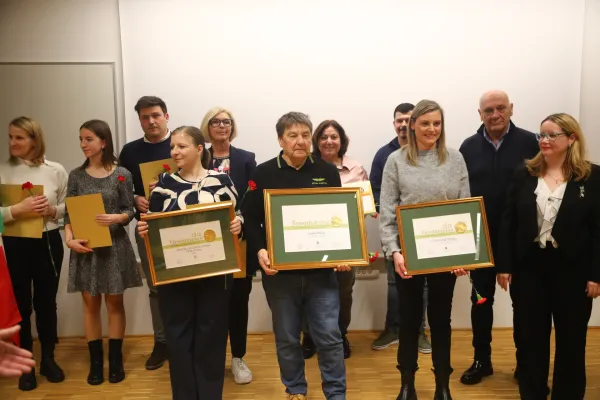 &Scaron;ampionski naslov je osvojil Janko Bočaj, ob njem sta na njegovi desni Martina Ver&scaron;nik (Olea d'Istria) in Jenny Morgan, obe z vice&scaron;ampionskim naslovom.