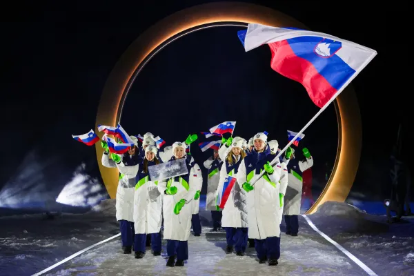 Italija, Predazzo.Otvoritvena slovesnost zimskih olimpijskih iger Milano Cortina 2026 v Predazzu.Slovenski sportniki na mimohodu.