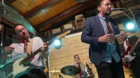 Adijo, Mare! Pupedanci ne bodo pustili, da bi vse vzel hudič