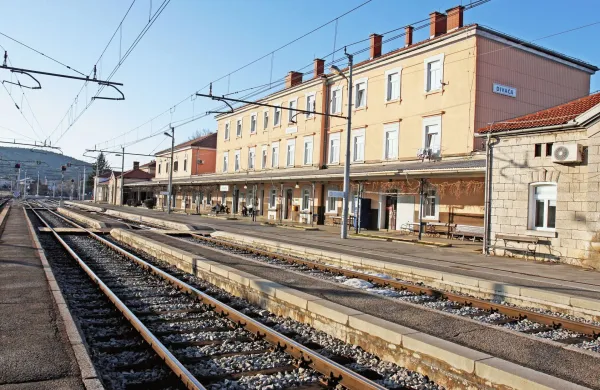Slovenske železnice, železni&scaron;ka postaja Divača
