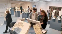 Priložnost, da umetnost izkusimo skozi oči slepih: taktilna galerija bo delovala do konca leta