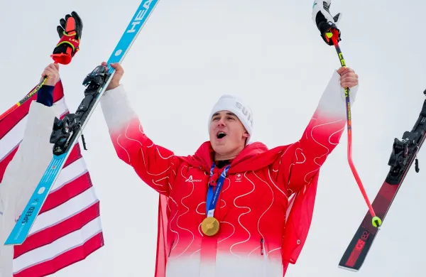 Franjo von Allmen je olimpijski prvak v superveleslalomu in prvi &Scaron;vicar z olimpijsko zlato medaljo tej disciplini.