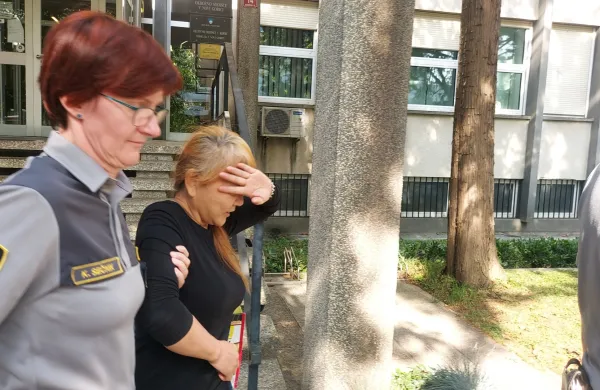 Kitajski &scaron;efici dve leti zapora zaradi prostitucije