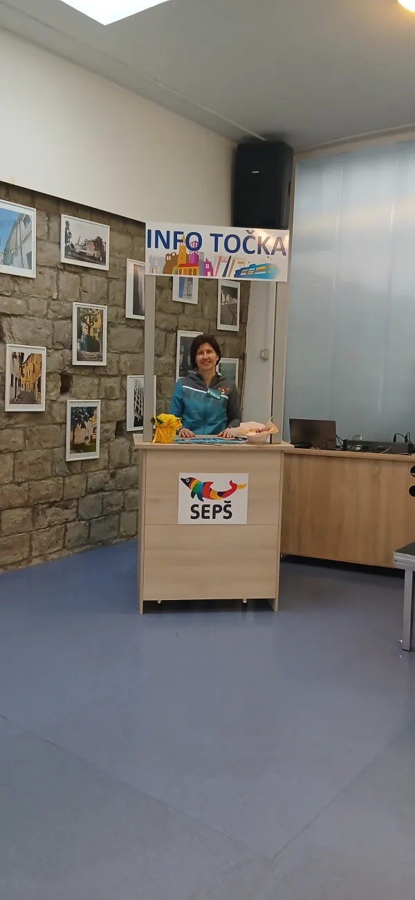 Info točka na Srednji ekonomski in poslovni &scaron;oli Koper