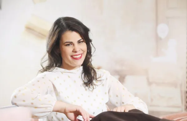 Ana Maria Mitič: "Ljudje me poznajo kot tisto 'nasmejano s televizije', a v glasbi sem ranljiva, sem jaz. Glasba je moj primarni jezik."