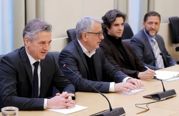 Premier Robert Golob, gospodarski minister Matjaz Han, minister za delo Luka Mesec, financni minister Klemen Bostjancic.