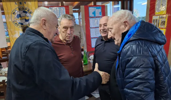 40 let obletnica osvojitve naslova prvakov 1. SNL NK Koper nogomet 1984/1985 trener Lučjo Pertič Gostilna Oljka VanganelIvan Marjon, Valmi F, Lučjo, Cuban