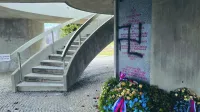 Spomenik v čast dražgokki bitki, ki so ga neznanci oskrunili s kljukastim križem.