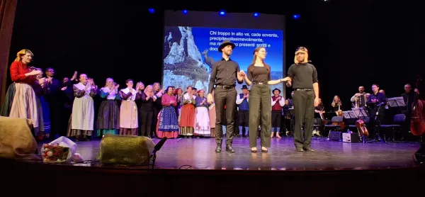FD Gartrož Nova Gorica je premierno predstavila igro Med nebom in zemljo