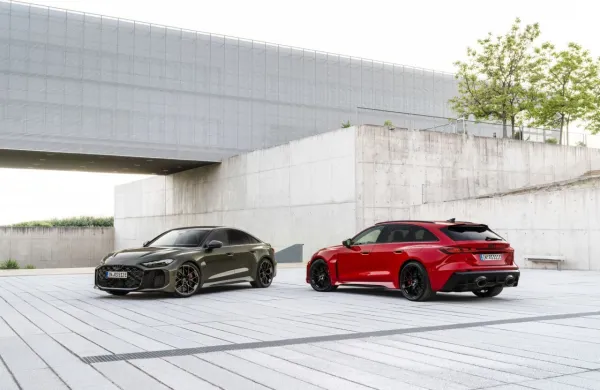 Audi RS5, ki bo na voljo v karavanski in limuzinski verziji, je prvi v nizu novih RS modelov, ki jih poganja elektrificiran bencinski &scaron;estvaljni motor.