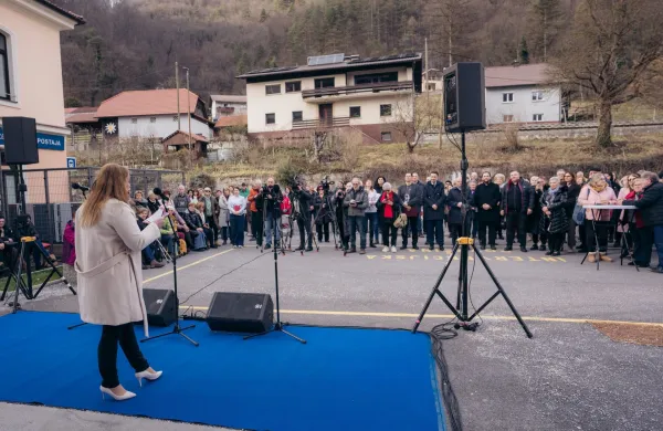 Srečko Kosovel. vlak, sežana zagorje ob savi, februar 2026