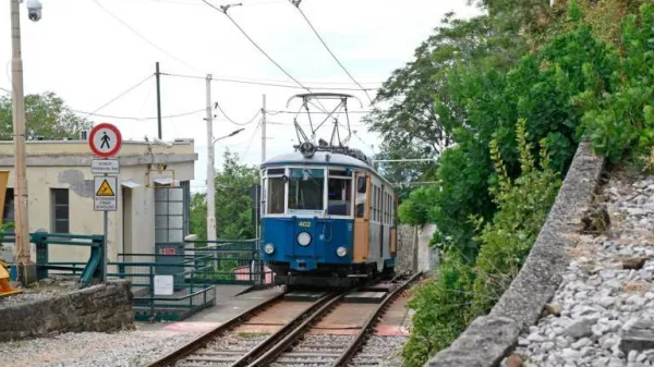 Openski tramvaj ponovno obstal.