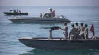 Iranski vojaki na patrulji v Hormu&scaron;ki ožini