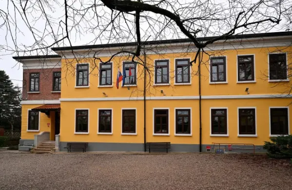 Dela so skupno zahtevala nekaj več kot 630 tisoč evrov.