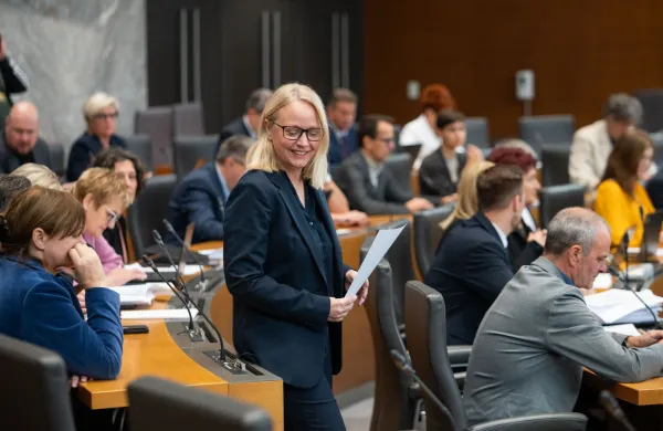 Ljubljana, DZ.Izredna seja DZ, na kateri so obravnavali zahtevo za razpis zakonodajnega referenduma o zakonu o pomoci pri prostovoljnem koncanju zivljenja.Poslanka Svobode Tamara Kozlovic.