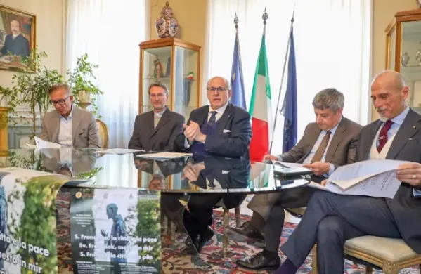 Župan Rodolfo Ziberna razkriva ime leto&scaron;njega prejemnika nagrade Mesta Gorica.
